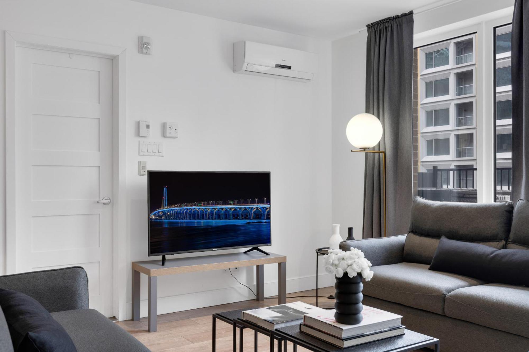Aparthotel Liv Mtl Downtown Montréal Esterno foto